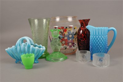 Lot 157 - A collection of assorted glassware