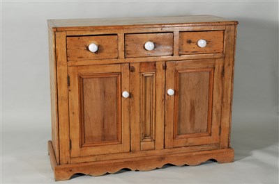 Lot 401 - A rustic country pine kitchen cupboard