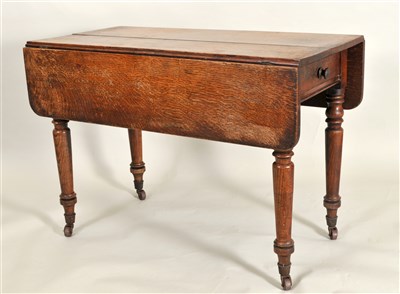 Lot 427 - An early 20th century oak Pembroke table