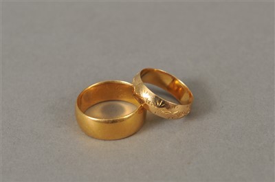 Lot 41 - Two gold rings