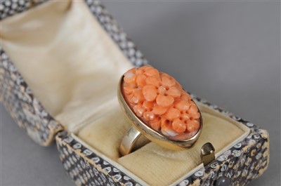 Lot 59 - A 9ct gold carved coral ring