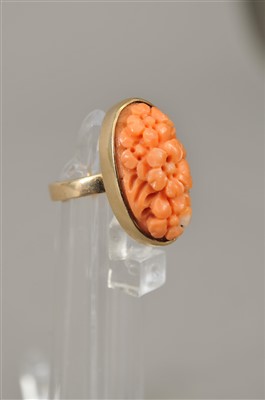 Lot 59 - A 9ct gold carved coral ring