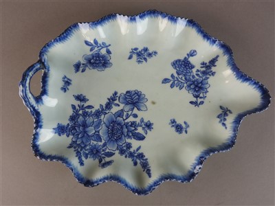 Lot 83 - A Chinese export porcelain blue and white leaf...