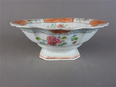 Lot 105 - An early Chinese export porcelain famille rose...
