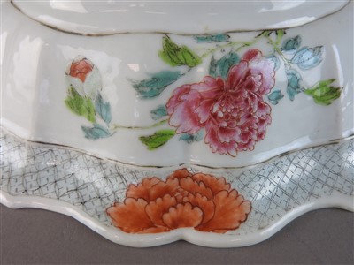 Lot 105 - An early Chinese export porcelain famille rose...