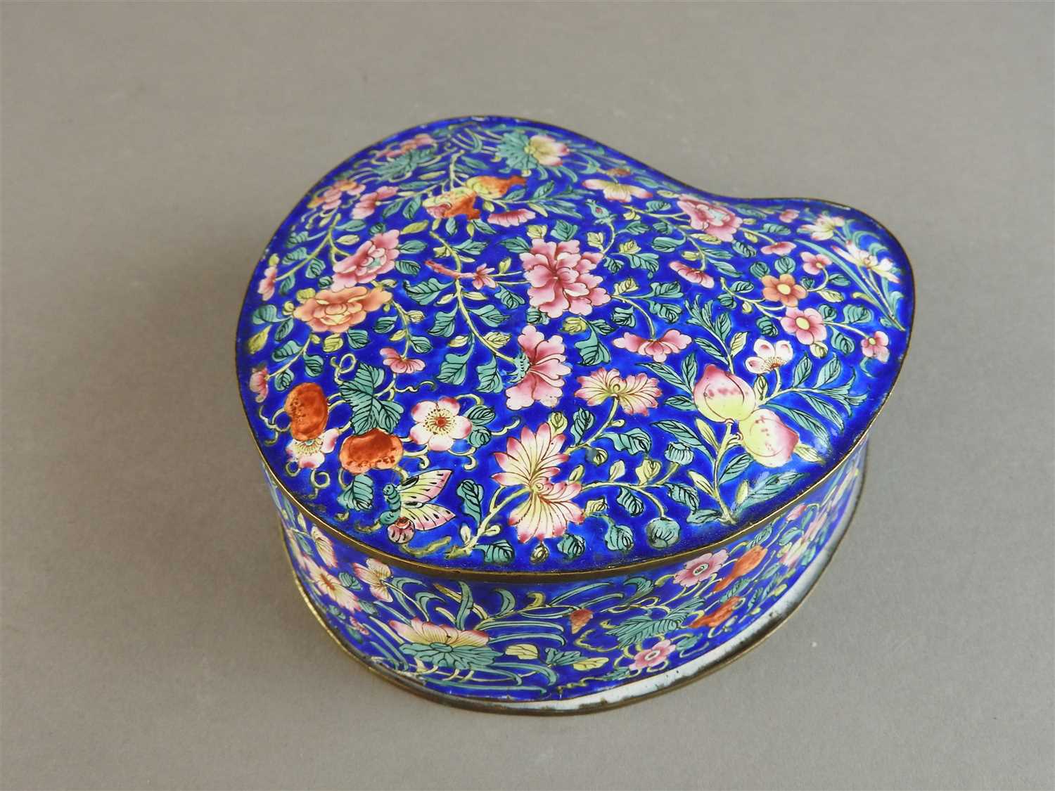 Lot 36 - A canton enamel kidney shaped box and cover,...