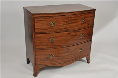 Lot 420 - A late 19th / early 20th century mahogany bow fronted chest of drawers