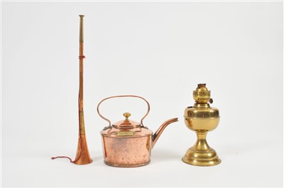 Lot 391 - A Victorian copper kettle, hunting horn and a brass oil lamp