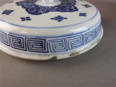 Lot 31 - A Chinese export porcelain blue and white twin...
