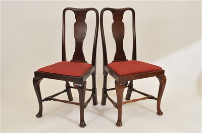 Lot 447 - Six Queen Anne style mahogany dining chairs and an associated mahogany dining table