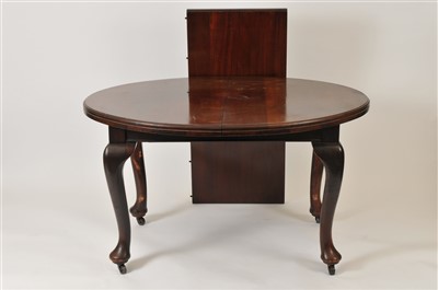 Lot 447 - Six Queen Anne style mahogany dining chairs and an associated mahogany dining table