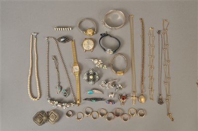 Lot 60 - A collection of jewellery