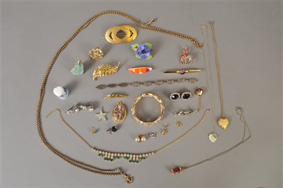 Lot 60 - A collection of jewellery
