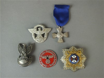 Lot 337 - Small collection of militaria