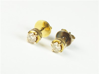 Lot 105 - A pair of diamond stud earrings