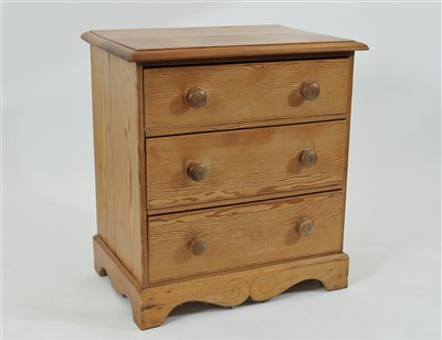 Lot 458 - A small pine chest of drawers