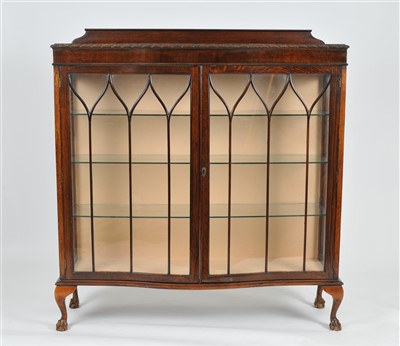 Lot 543 - An early 20th century oak display cabinet