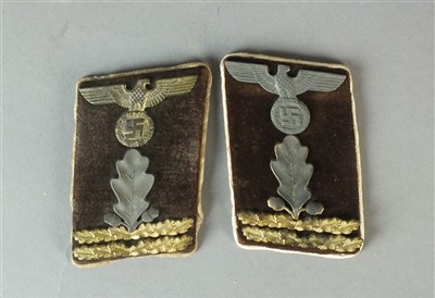 Lot 349 - A set of German Third Reich NSDAP collar tabs