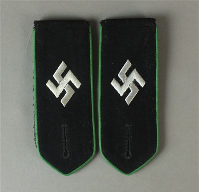 Lot 351 - A set of German Third Reich Security Police shoulder straps