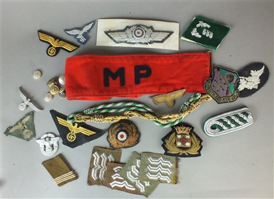 Lot 390 - Assorted collection of militaria, predominantly German