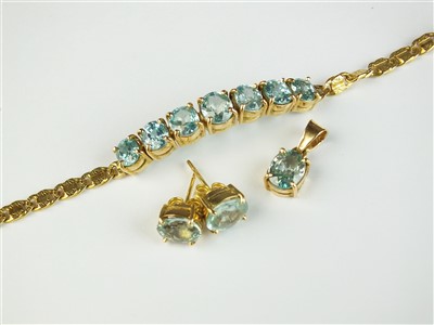 Lot 69 - A suite of blue zircon jewellery