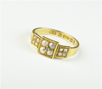 Lot 129 - A Victorian 15ct gold seed pearl and diamond ring