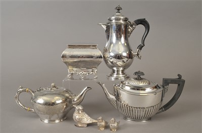 Lot 18 - A collection of silver and plate