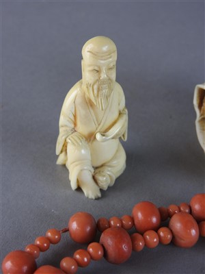 Lot 122 - A Chinese string of coral beads, Qing Dynasty,...