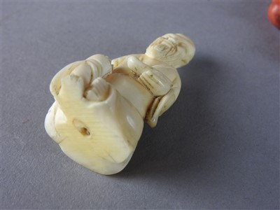 Lot 122 - A Chinese string of coral beads, Qing Dynasty,...