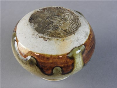 Lot 123 - A Chinese Yue Yao ash-glazed jar, Song Dynasty,...