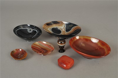 Lot 291 - A collection of five graduating polished agate dishes