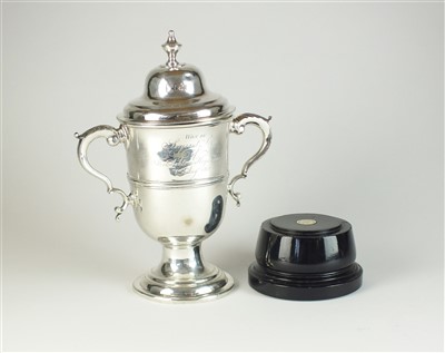 Lot 128 - A George III silver cup