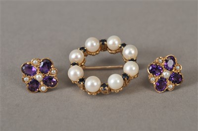 Lot 51 - A pair of earrings and a brooch