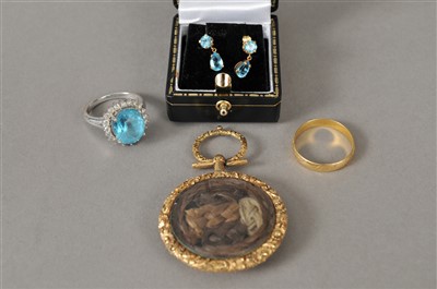 Lot 56 - A small collection of jewellery