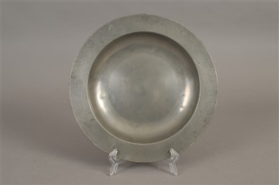 Lot 392 - A George IV pewter coronation plate