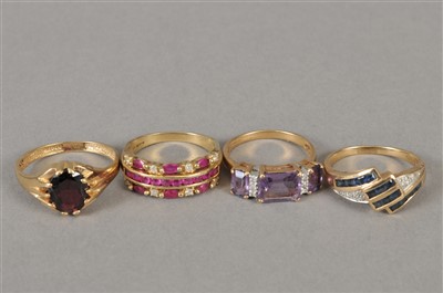 Lot 48 - A collection of rings