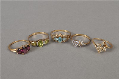 Lot 65 - A collection of rings
