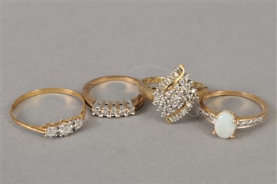 Lot 62 - A collection of rings