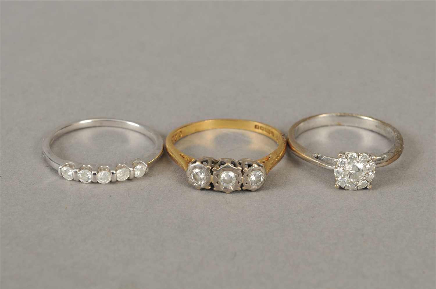 Lot 53 - A collection of rings