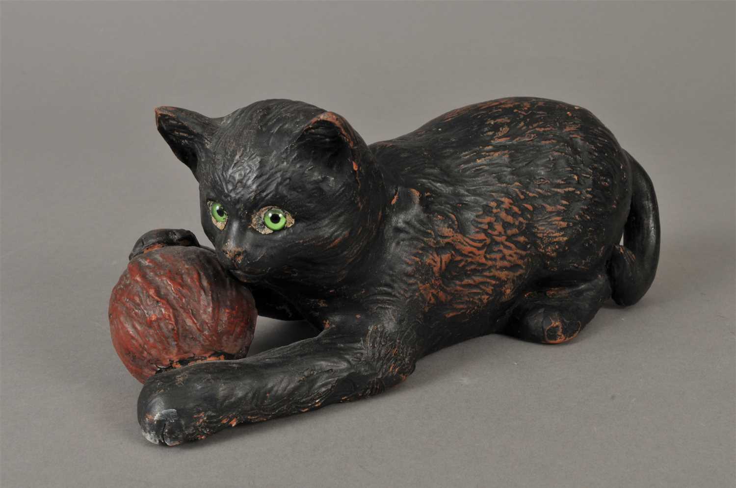 Lot 198 - Bretby model of a kitten with ball of yarn