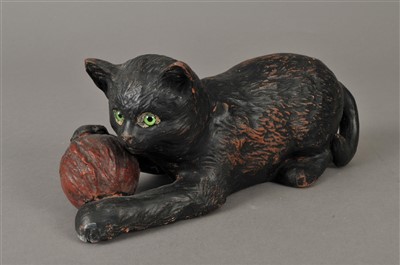 Lot 198 - Bretby model of a kitten with ball of yarn