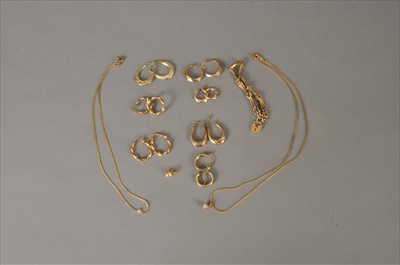 Lot 125 - A collection of gold and plated jewellery