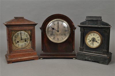 Lot 406 - A collection of mantle clocks