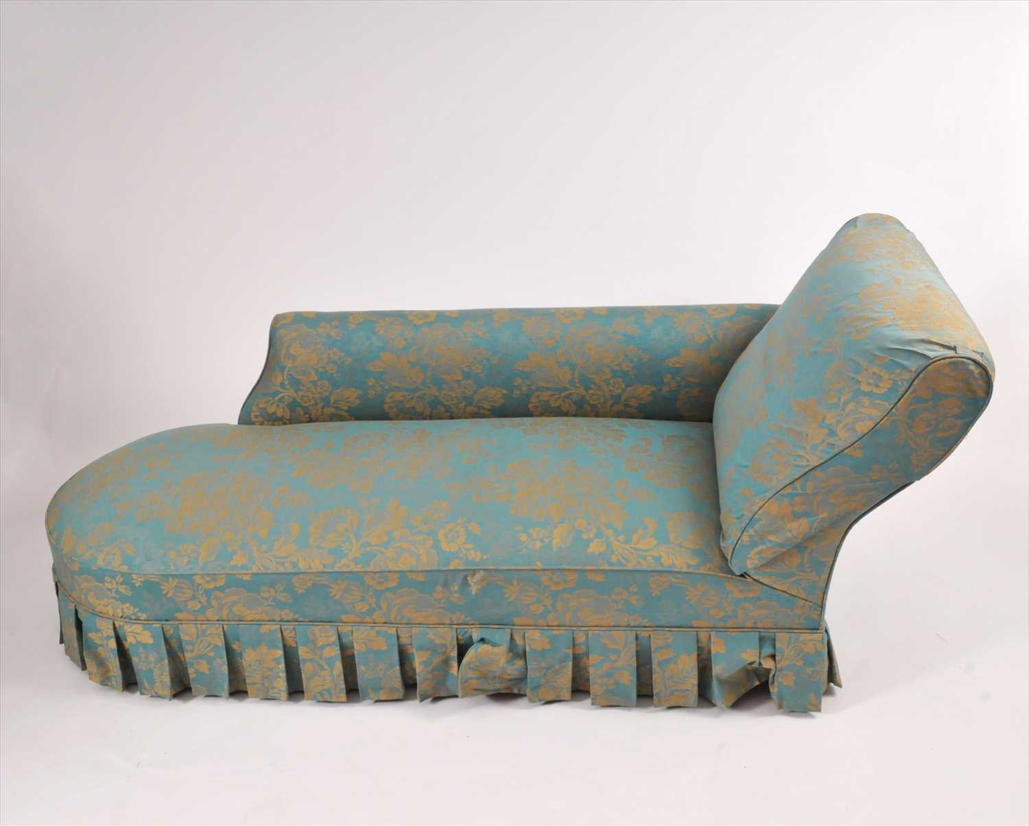Lot 599 - A Victorian chaise lounge