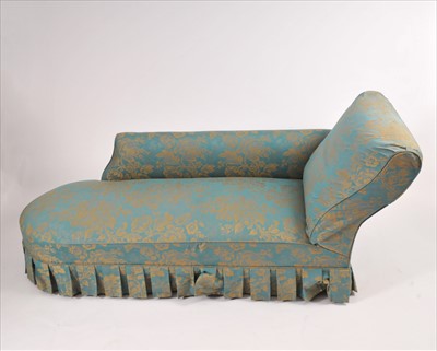 Lot 599 - A Victorian chaise lounge