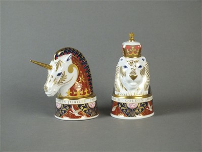 Lot 212 - Royal Worcester Queen Elizabeth II Golden Jubilee candle snuffers