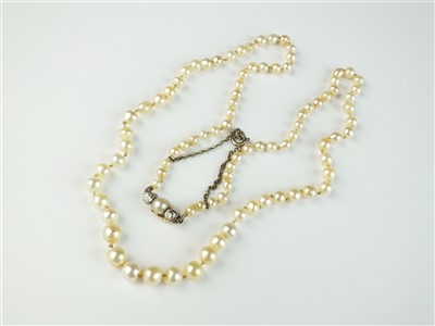 Lot 119 - A graduated untested pearl necklace