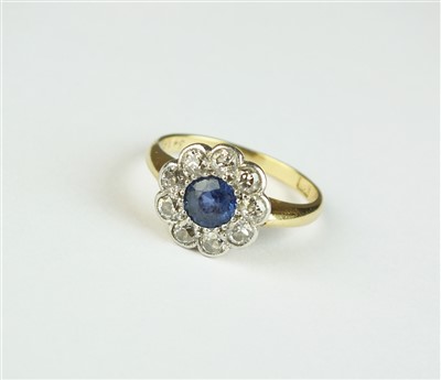 Lot 67 - An early 20th century sapphire and diamond floral cluster ring
