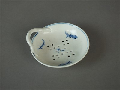 Lot 261 - Caughley egg drainer