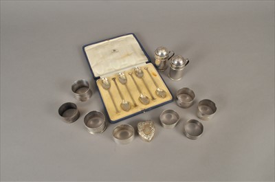 Lot 31 - A small collection of silver